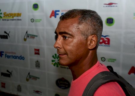 Romário passa mal e é internado às pressas no Rio