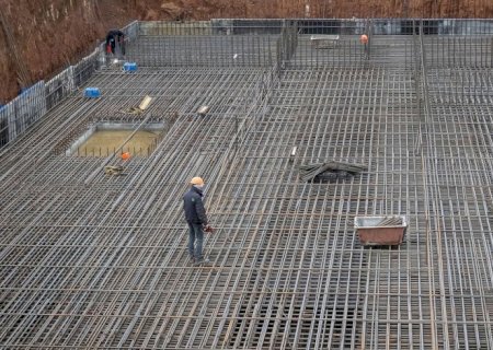 Cidade ucraniana constrói escolas subterrâneas em meio a ataques