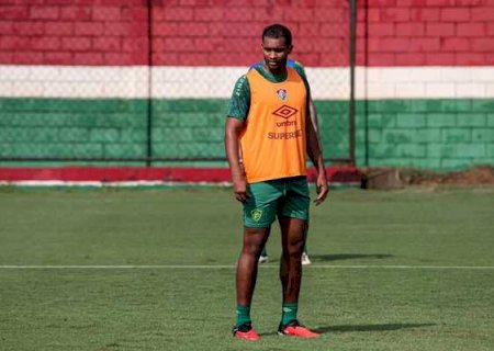 À espera de Thiago Silva, Diniz ganha opções para a zaga do Fluminense com 'reforços caseiros'