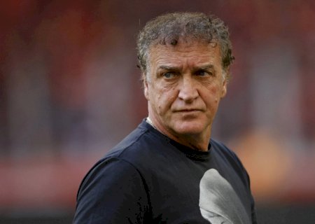 Cuca deixa o Athletico-PR três meses após clube bancar contratação do técnico