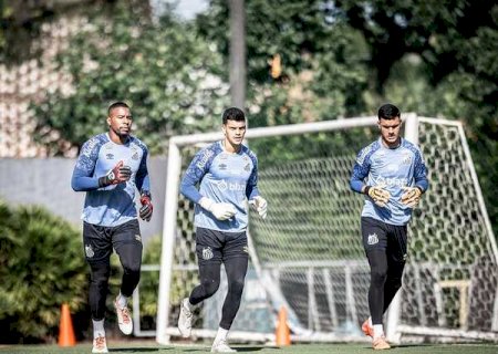 Sem alvo definido, Santos continua no mercado em busca de goleiro