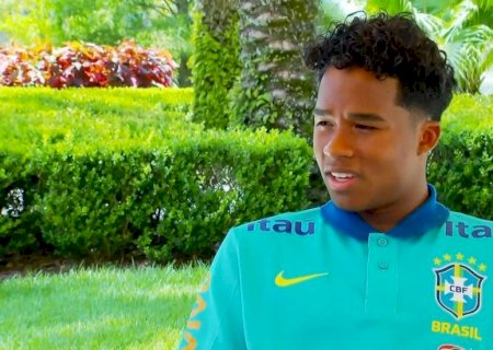 Endrick conta que Mbappé não sai do time dele no videogame e exalta Vini Júnior: 'Ídolo da nova geração'