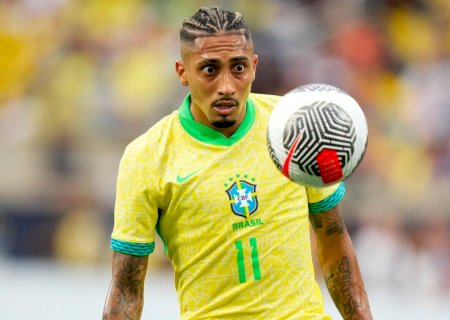 Post inventa que Raphinha teria dito jogar melhor no Barcelona do que Ronaldinho Gaúcho
