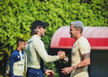 TV Zubeldía? Como o técnico do São Paulo aproveita até as televisões do CT para orientar o elenco