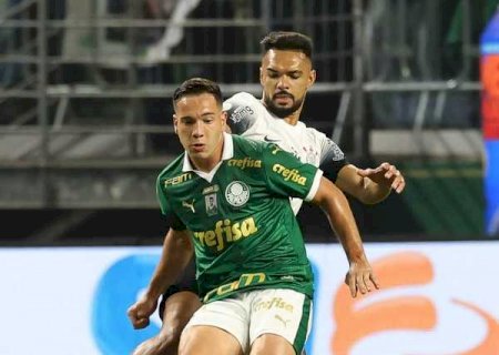 Árbitro confirma gol inusitado de Fabinho no Dérbi: 'Eu abaixei para sair da bola'