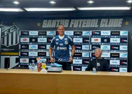 Renan revela empolgação por chance no Santos e avalia disputa: "Hoje o titular é o Gabriel Brazão"