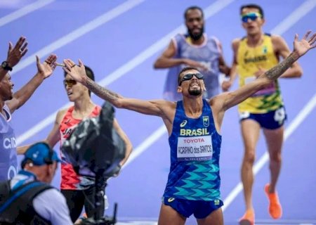 Júlio César conquista medalha de ouro e bate recorde mundial no atletistimo nas Paralimpíadas