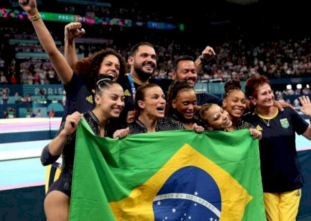 Treinadora de Rebeca diz que ginastas são seres superiores e que Biles está no limite por cair 'do jeito que caiu'