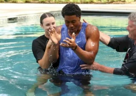 “Não sou nada sem Jesus”, diz jogador de basquete após batismo