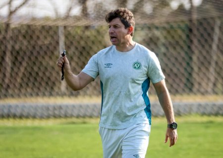 Tcheco ficou à frente da Chapecoense em apenas dois jogos, antes de ser demitido