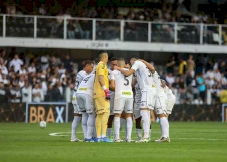 Torcida protesta, e Carille diz: "Se a do Palmeiras está insatisfeita, imagina a do Santos?"