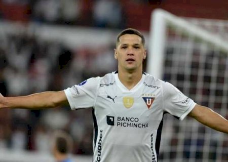 Corinthians encerra negociações por Alex Arce e segue no mercado para reforçar ataque