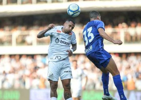 Análise: derrota na Vila Belmiro expõe fragilidades antigas do Santos de Fábio Carille