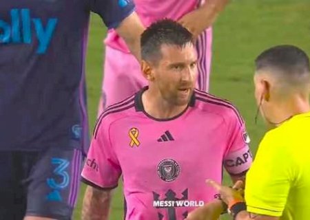 Calma, Messi! Argentino perde a cabeça com o árbitro por pênalti não marcado: 'Filho da p...!'