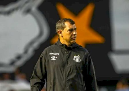 Voto de silêncio? Entenda por que o técnico Fábio Carille não tem dado entrevista nos jogos do Santos