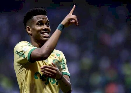 Estêvão, do Palmeiras, tem lesão na coxa esquerda e é dúvida para enfrentar o Vasco