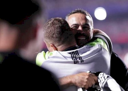 Artur Jorge exalta atitude e vibra com vaga: 'Não há história sem coragem'