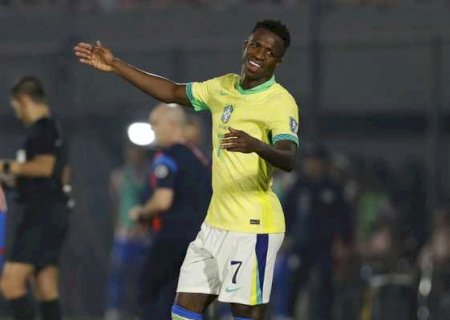 Caio Ribeiro diz que falta ousadia a Dorival e critica: 'Vinicius não pode jogar só no nome'