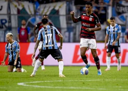 Flamengo diz que Carlinhos foi alvo de racismo na Arena do Grêmio; veja vídeo