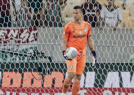 'Na minha visão teve carga em cima dele, a bola estava dominada por ele'