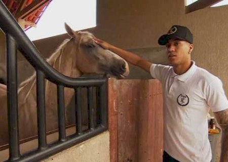 'Lado B' de Kaio Jorge tem cavalo de R$ 1 milhão e rotina de vaqueiro no interior de Pernambuco