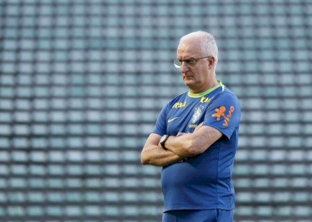 O técnico testou três mudanças na seleção brasileira no treino fechado deste domingo, no estádio Bezerrão, no Gama (DF).