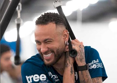 Neymar mostra empolgação e faro de gol em reapresentação ao Al-Hilal