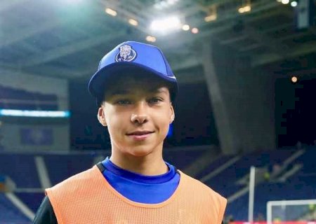 Gandula participa de jogada de gol do Porto e ganha prêmio de melhor da partida