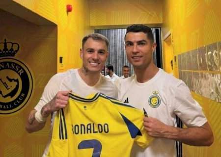 Róger Guedes, ex-Corinthians, encontra Cristiano Ronaldo após duelo