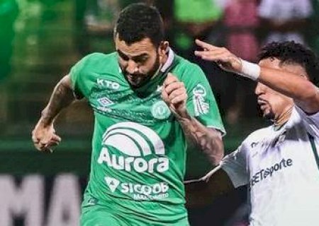 A Chapecoense fez uma partida apática, ainda mais por ter vindo de vitória sobre o líder Santos. Mas colocou na conta do juiz.