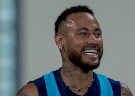Brasileiro voltou a treinar com a equipe, mas não tem presença garantida na próxima partida