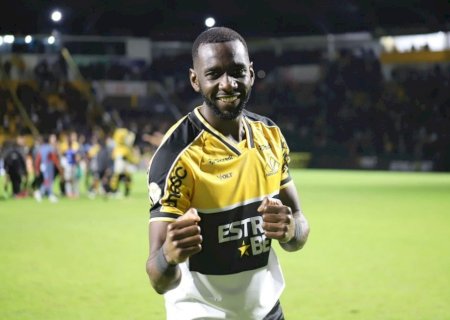 Além do Grêmio, outros times manifestaram interesse pela contratação do jogador francês
