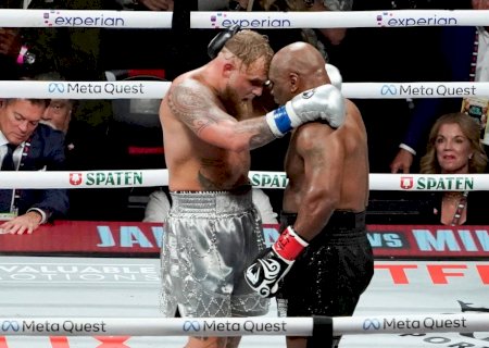 Jake Paul vence Mike Tyson, lenda do boxe, em luta midiática decepcionante