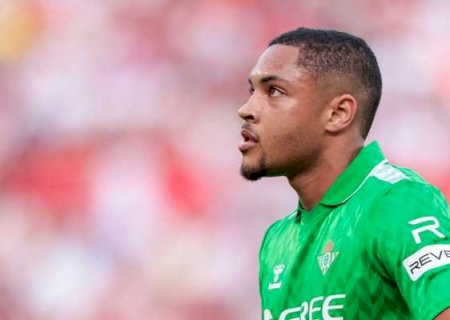 Barcelona pode incluir Vitor Roque em negócio para ter sueco destaque do Sporting, diz jornal