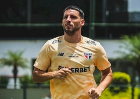Atacante faz treino à parte e deve seguir como desfalque no São Paulo