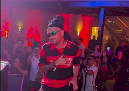 Jogadores do Flamengo comemoram título da Copa do Brasil, e Arrascaeta cai na dança
