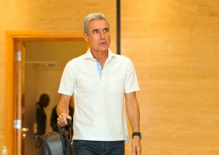 Santos entra em semana decisiva por novo técnico; Luís Castro viaja a Dubai sem futuro definido
