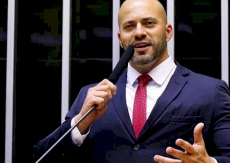 Defesa de Daniel Silveira volta a contestar Moraes por prisão 4 dias após liberdade
