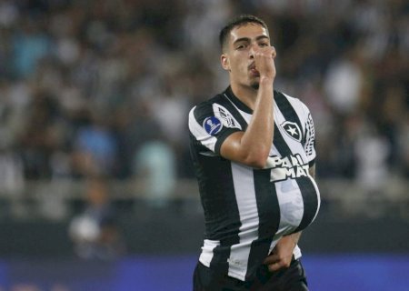 Vitória acerta contratação de Hugo, lateral do Botafogo