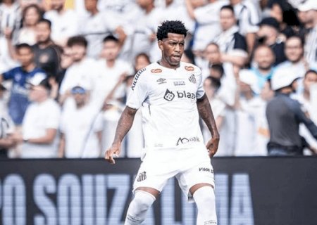 Gil desiste da aposentadoria e renova vínculo com o Santos