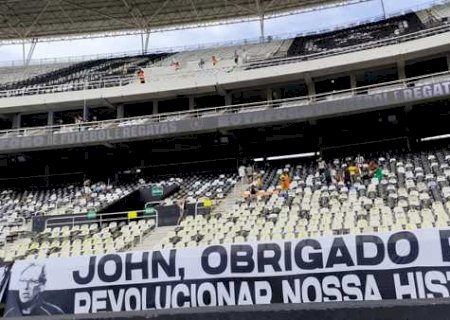 Textor ganha faixa da torcida do Botafogo: 'Obrigado por revolucionar nossa história'