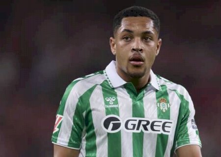 Vitor Roque cita Vini Jr. como exemplo e desabafa sobre Barça: 'Pensei em voltar ao Brasil'