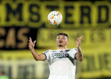 Santos tem interesse no atacante Tiquinho Soares, do Botafogo
