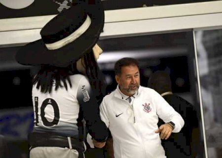 Corinthians quita salários atrasados com elenco e comissão técnica