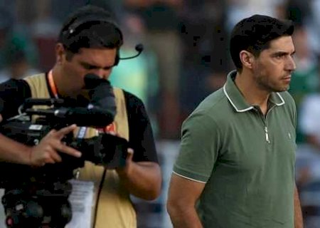 Abel diz que precisa de mais um centroavante no Palmeiras e pede "esforço" por contratações