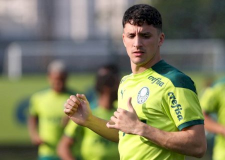 Piquerez participa de treino do Palmeiras na Academia de Futebol