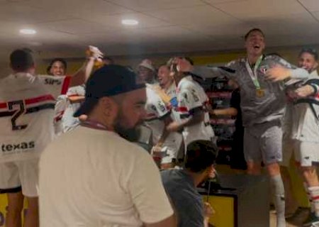 Allan Barcellos leva banho de gelo e destaca resiliência tricolor: 'Geração talentosa'
