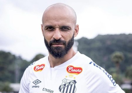 Santos apresenta Thaciano e Léo Godoy como reforços para 2025