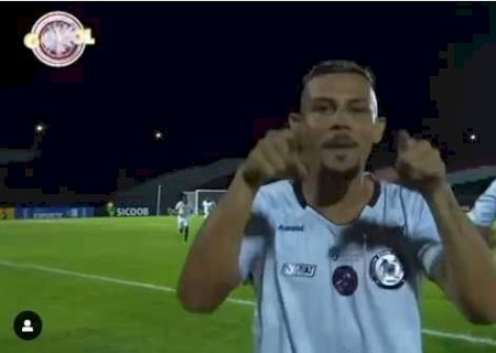 'Eu sou bom. Meu empresário que é ruim': meia viraliza após golaço no Campeonato Baiano