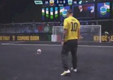 James perde pênalti na Kings League e vira piada na torcida do São Paulo